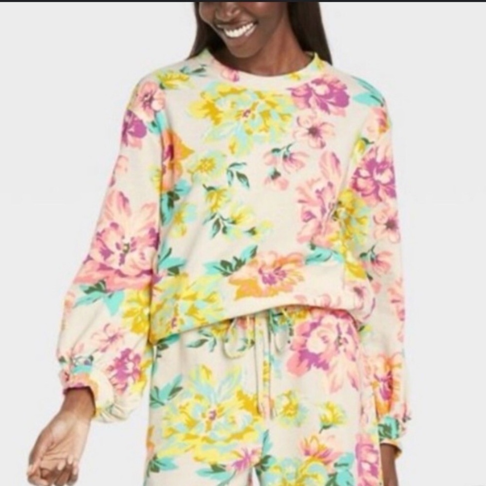 Who What Wear brand from Target, Floral light sweater with pockets size large